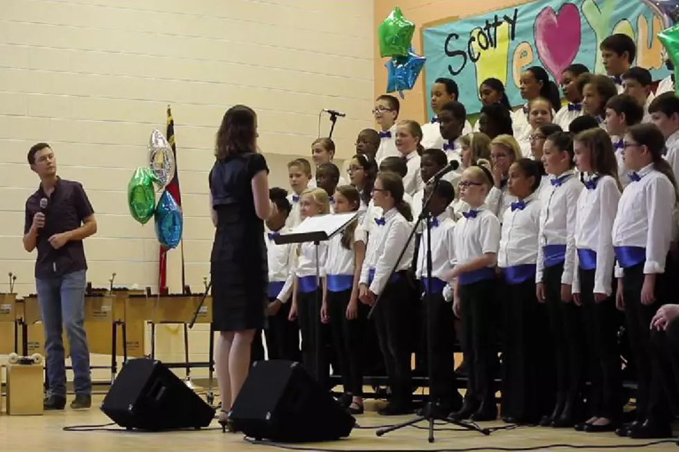 Scotty McCreery Goes Back To School To Sing With Children’s Choir [Watch]