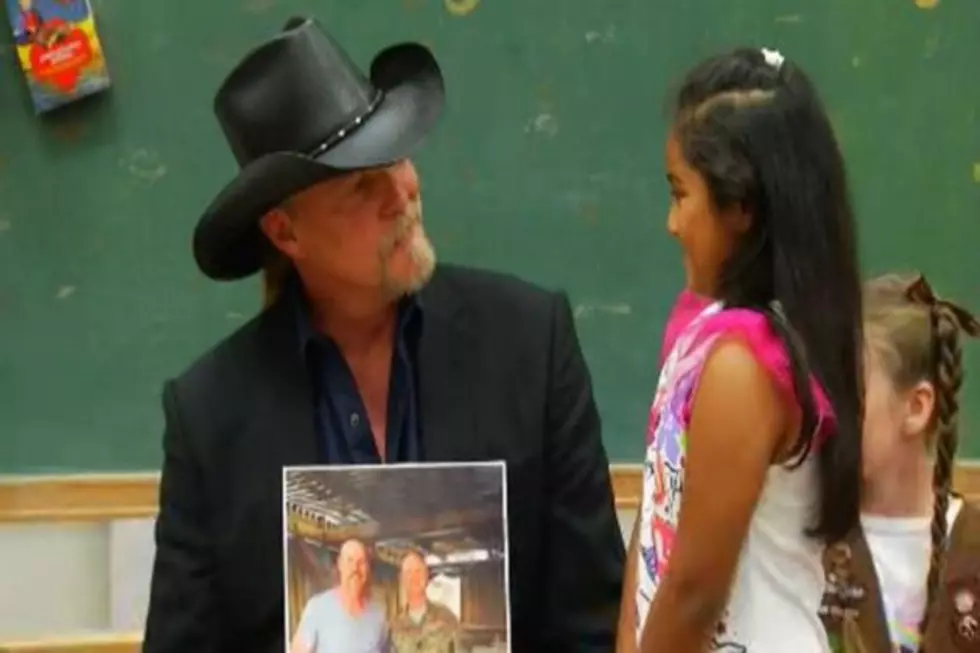Trace Adkins Delivers Special Message From U.S. Troops to Girl Scout
