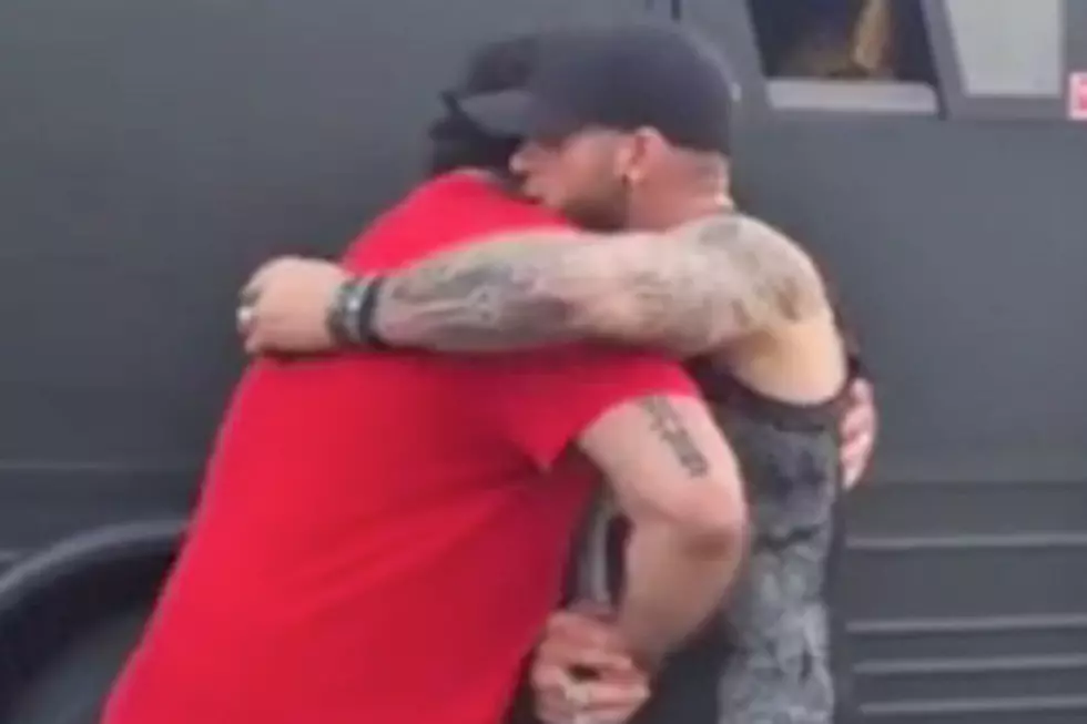 Wounded Army Veteran Gives Brantley Gilbert His First Purple Heart