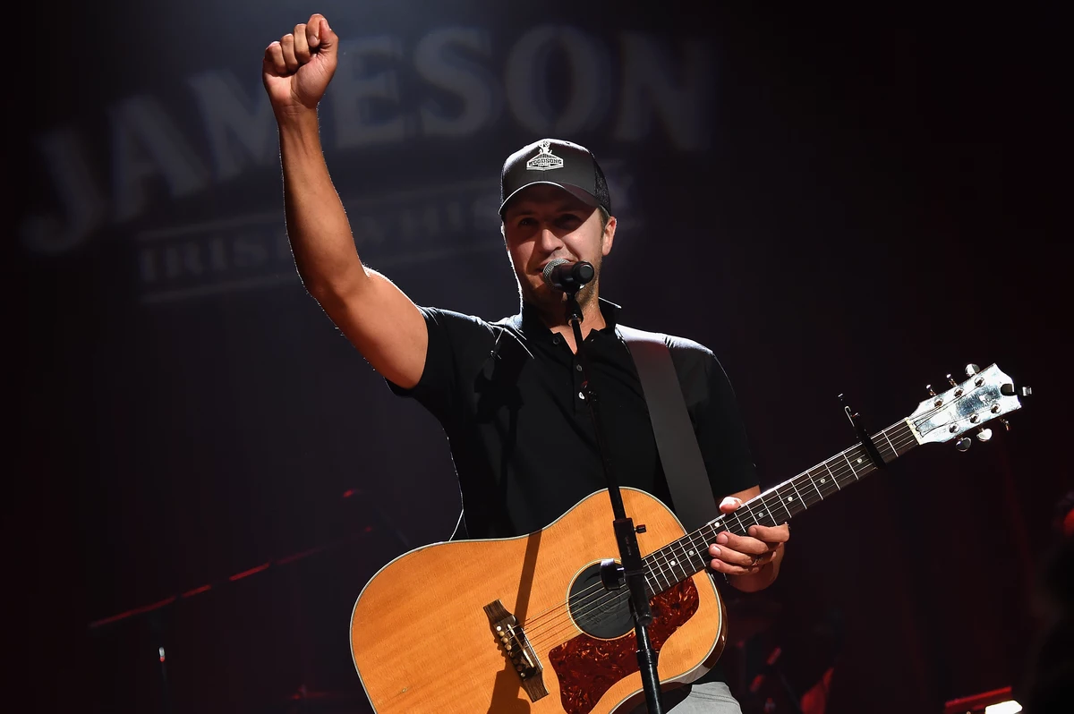 Luke Bryan Gives Moving Rendition of Star-Spangled Banner