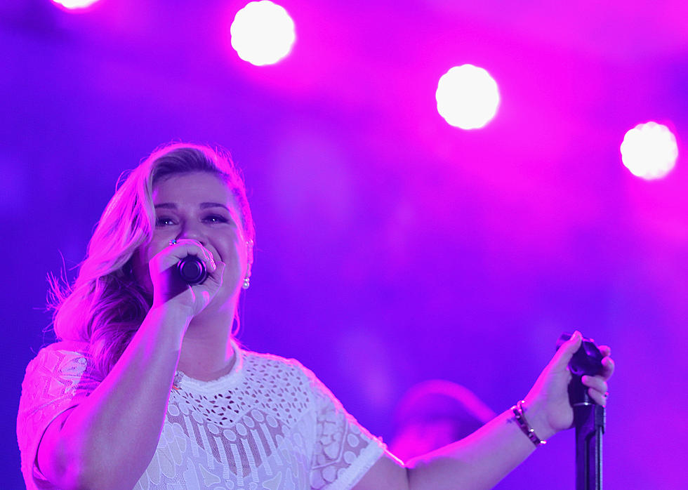 Kelly Clarkson Invites Stepson to the Stage for a Little ‘Uptown Funk’ [Watch]