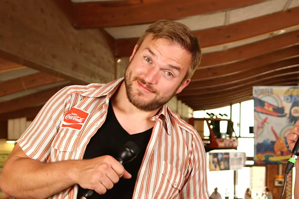 Logan Mize Dishes on His Leg Injury … and His Smell … at Taste of Country Festival