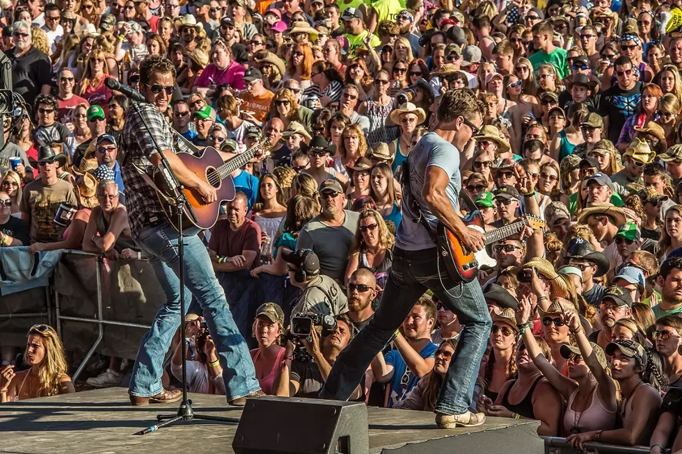 Easton Corbin Brings Traditional Country Sound to 2015 Taste of Country Festival