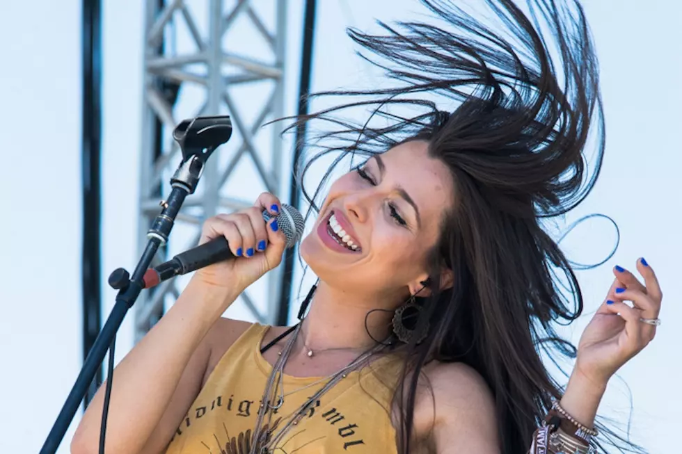 Jessica Lynn Reminds Fans of Shania, Lights Up Stage at Country Jam 2015