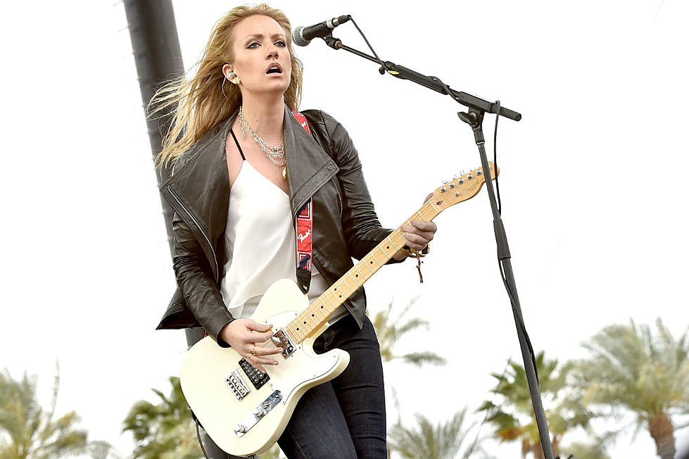 Clare Dunn Talks Bad Record Deals, Singing With Luke Bryan