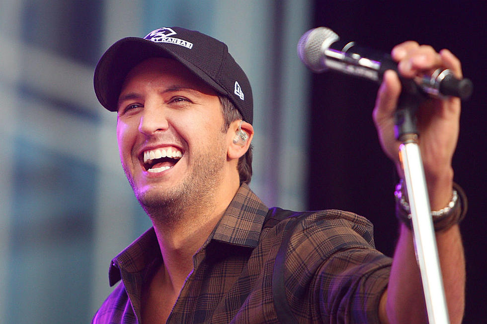 Surprise! Luke Bryan Stuns Special Fans With Home Visit [Watch]