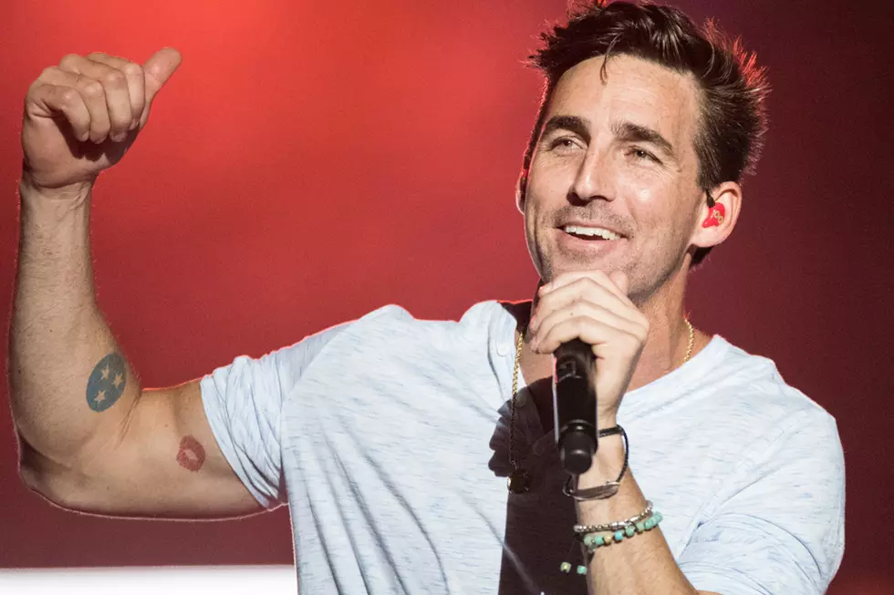 Jake Owen Tees Up for City of Hope Celebrity Softball Game