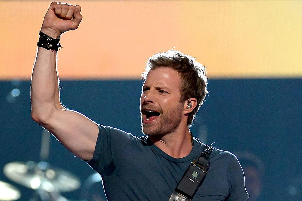 Dierks Bentley Kicks Off 2016 With Annual Polar Plunge [Watch]