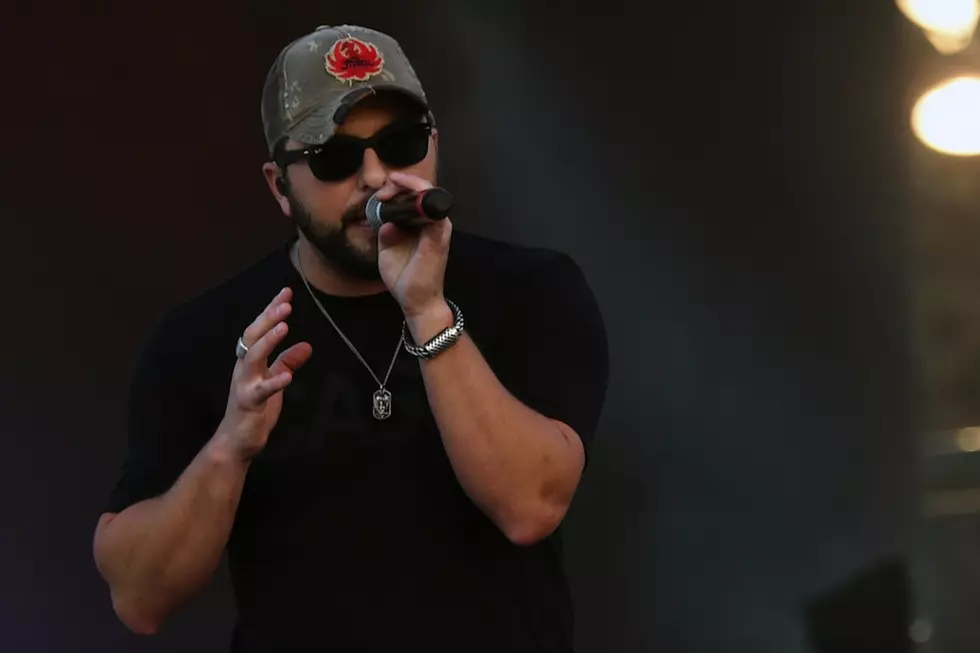 Tyler Farr Invites Fans Onstage During 2015 WE Fest 