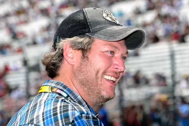 Blake Shelton&#8217;s Best Year Yet, Bill Cosby Pleads Not Guilty, Released on Bail + More