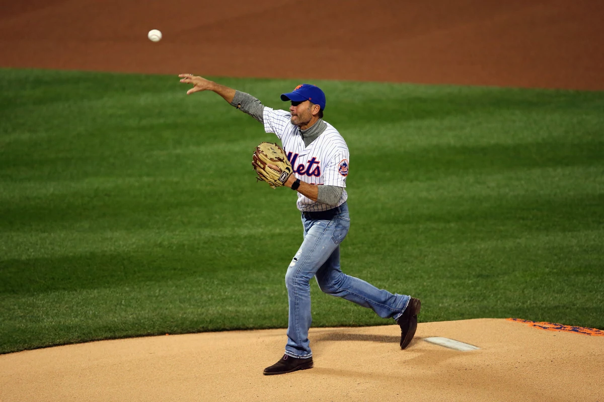 Tim McGraw Throws First Pitch at World Series Game