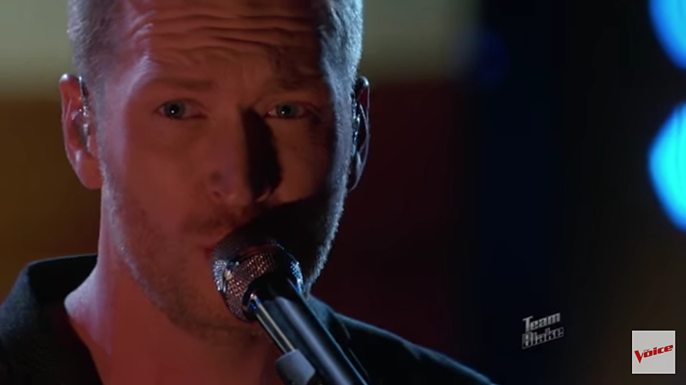 Barrett Baber Brings Country Style to &#8216;Right Here Waiting&#8217; on &#8216;The Voice&#8217;