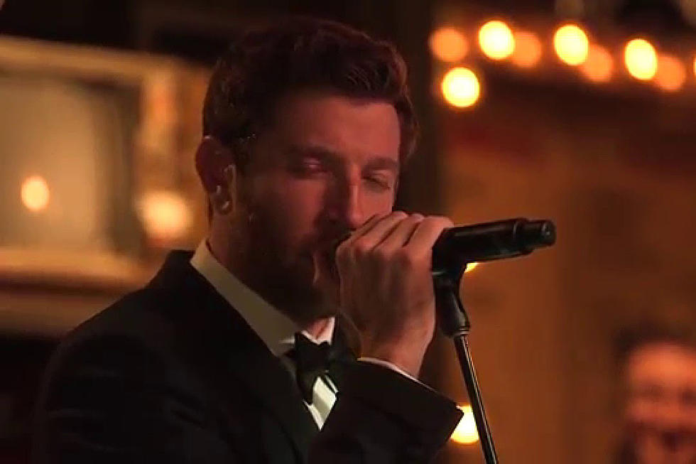 Brett Eldredge Channels Inner-Sinatra During ‘Have Yourself a Merry Little Christmas’ [Watch]