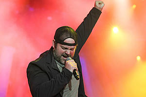 Lee Brice Takes Over a Hawk Sunday Night