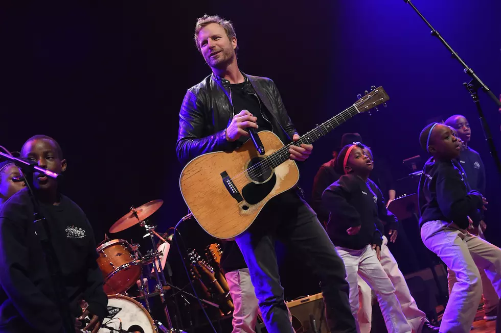 Dierks Bentley Hangs With Fans at Country Music Hall of Fame
