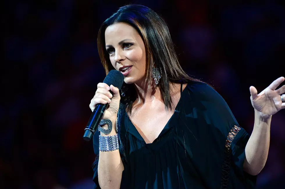 Can Sara Evans Light Up the the Top 10 Country Music Videos With ‘Marquee Sign’?