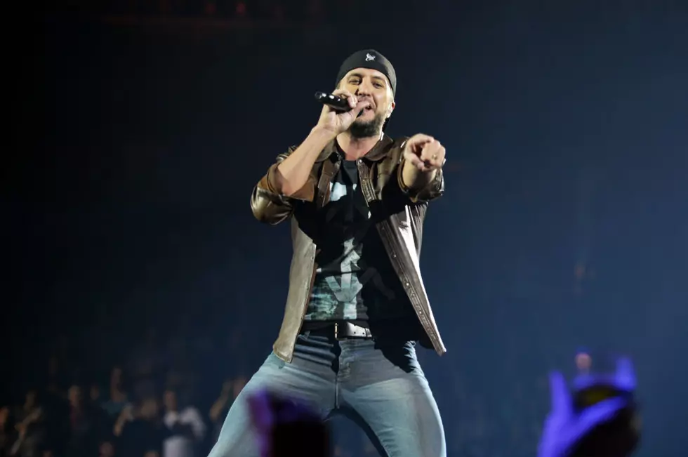 Luke Bryan Brings Dustin Lynch Along to ‘Kill the Lights’ in Connecticut [Pictures]