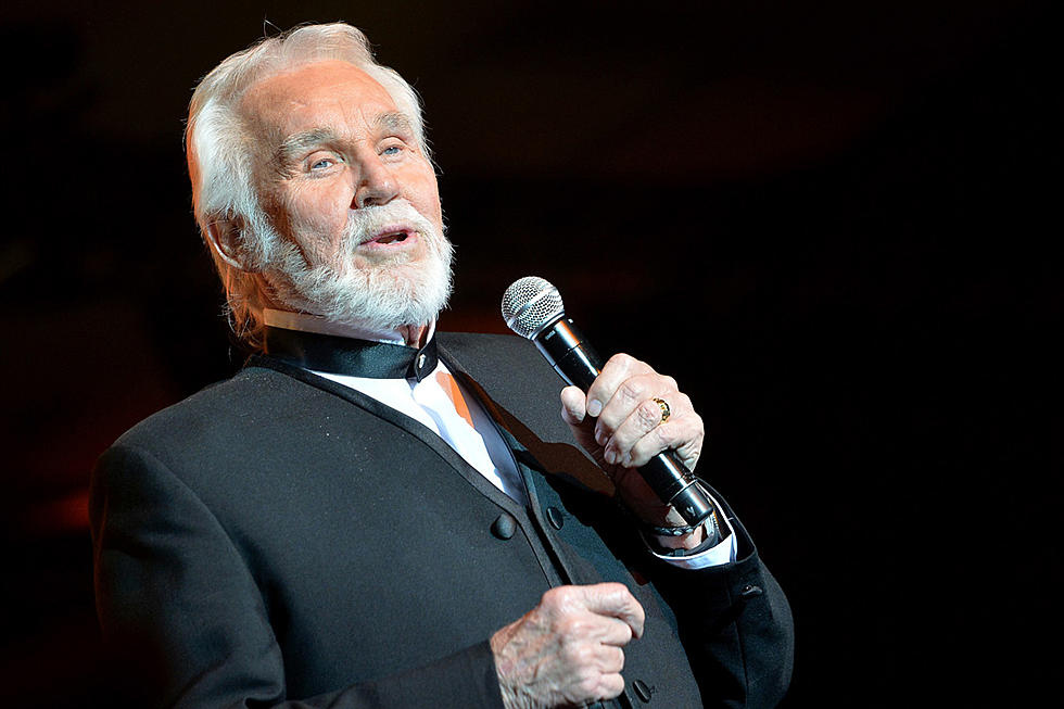 Kenny Rogers Tops Billboard’s Country Albums Chart for the First Time Since 1986