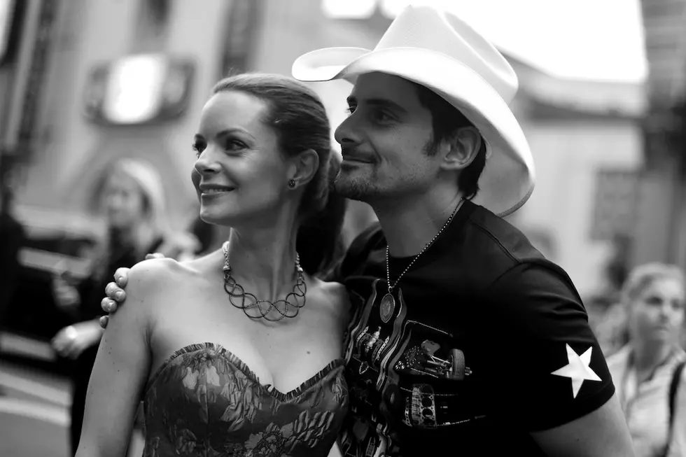 Brad Paisley’s Wife Chronicles Mom’s Dementia Battle in New Book