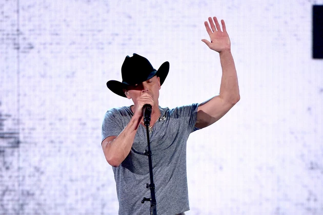 Kenny Chesney Brings the &#8216;Noise&#8217; to the 2016 ACM Awards