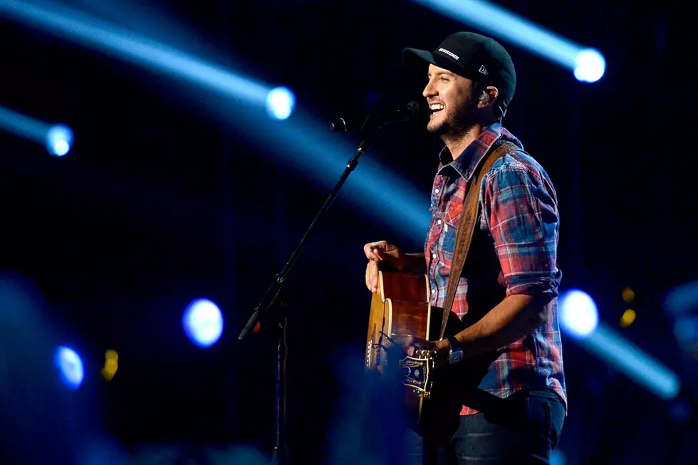 Carrie Underwood Gives Luke Bryan Second Straight Male Vocalist ACCA Award