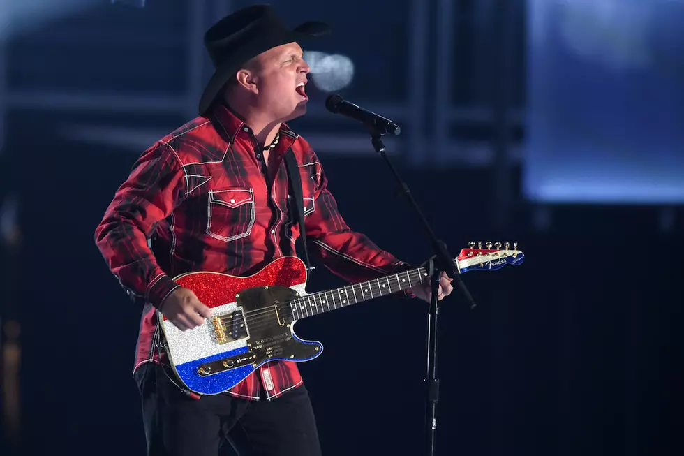 Garth Brooks Gives Moms Special Tribute on Mother’s Day [Watch]