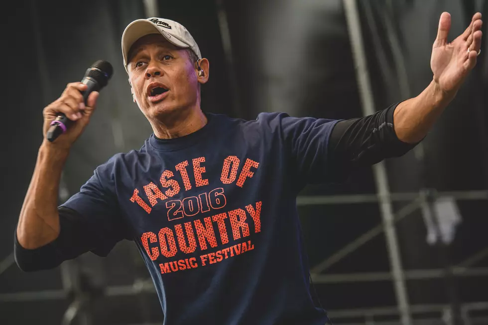 Neal McCoy Covers Sam Hunt Metal-Style at 2016 Taste of Country Music Festival