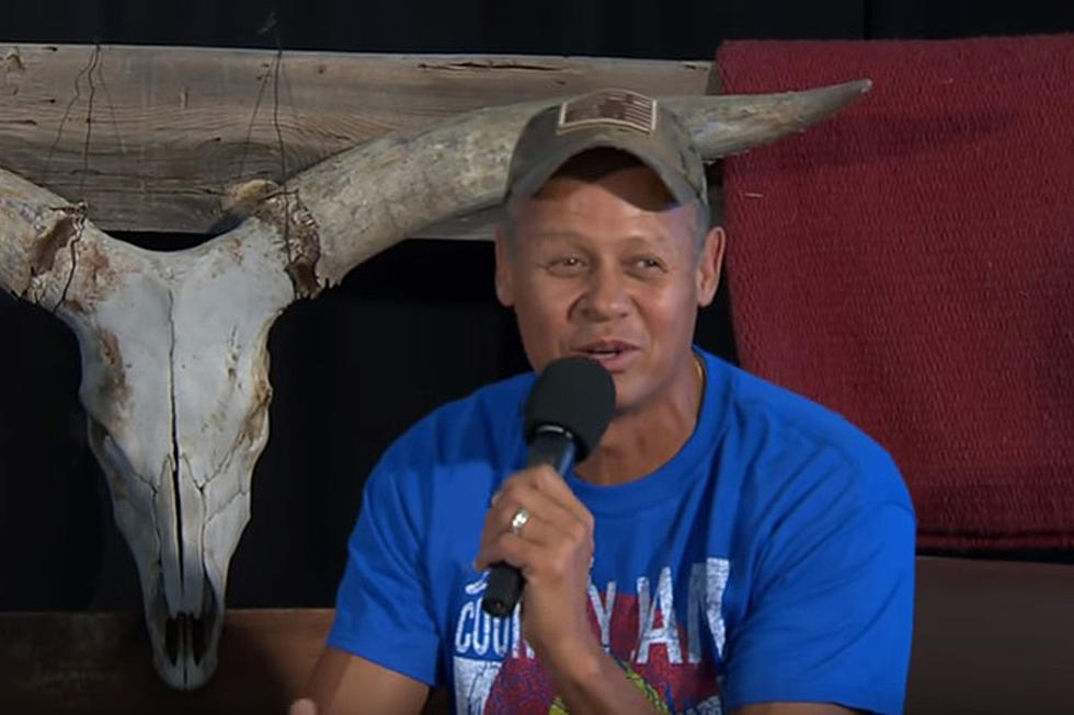 Watch Neal McCoy Lead Country Jam 2016 in the Pledge of Allegiance