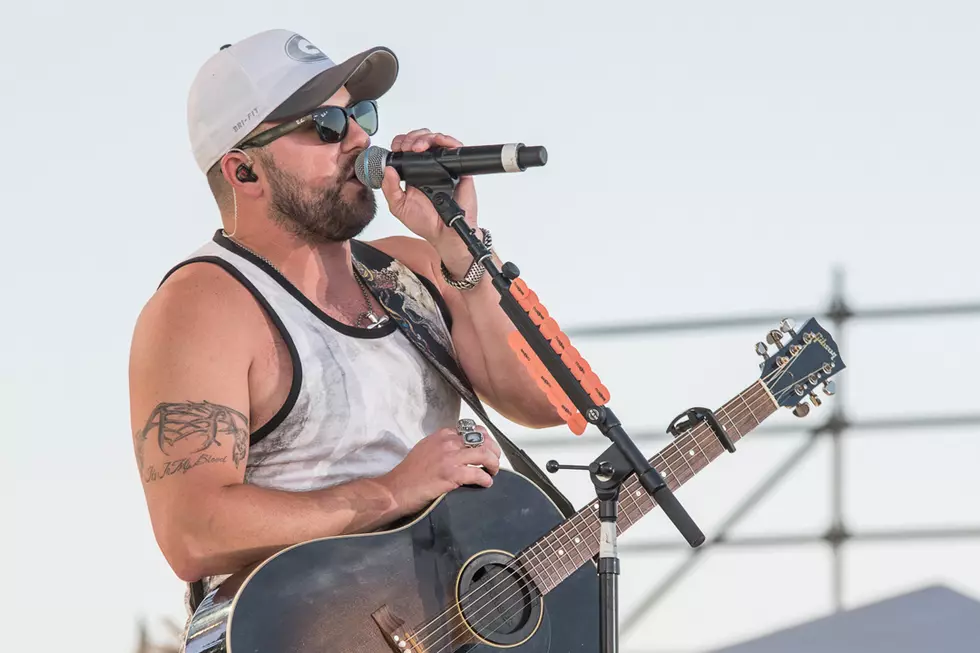 Tyler Farr Ignites a Party at Country Jam 2016