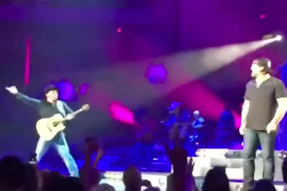 Garth Brooks Lets ‘The Master’ Lee Brice Sing ‘More Than a Memory’ in Bossier City
