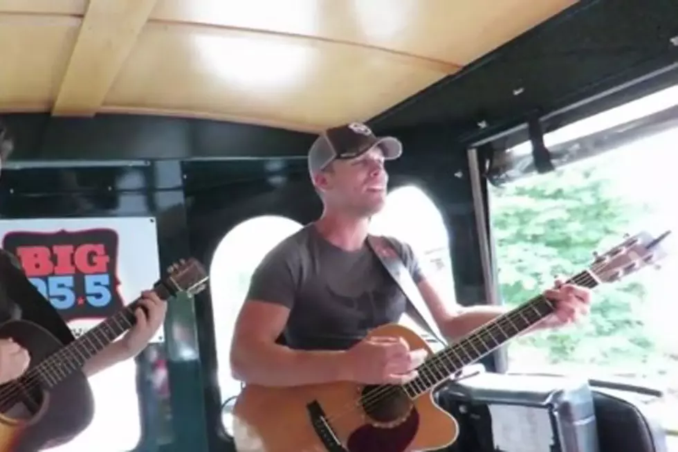 Dustin Lynch Performs on a Trolley in Chicago [Watch]