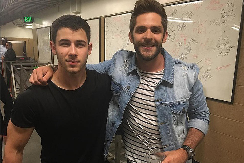 Thomas Rhett Joins Nick Jonas in Nashville to Sing ‘Die a Happy Man’ [Watch]