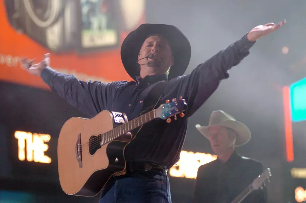 5 Reasons I Think Garth Brooks Should Be In The R&R Hall Of Fame