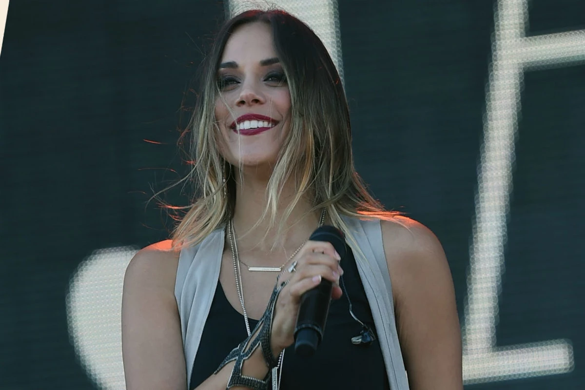 Jana Kramer Is Striving to 'Show Women That They Are Strong'