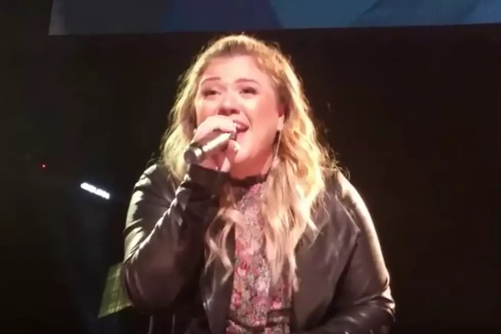 Kelly Clarkson Surprises at Garth Brooks Diamond Concert With ‘We Shall Be Free’
