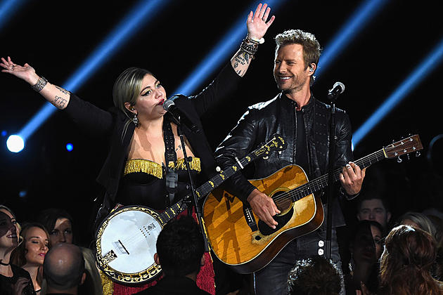 Dierks Bentley, Elle King Bring &#8216;Different for Girls&#8217; to 50th CMA Awards