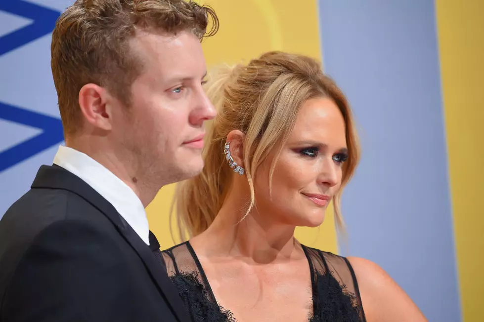 Miranda Lambert and Anderson East Go Dark for 2016 CMA Awards [Pictures]