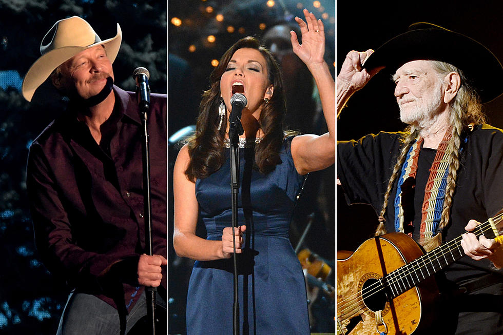 10 Best Traditional Christmas Songs in Country Music