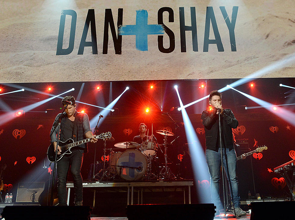 Dan + Shay Drop in on Fans Freezing in Line Before Concert [Watch]