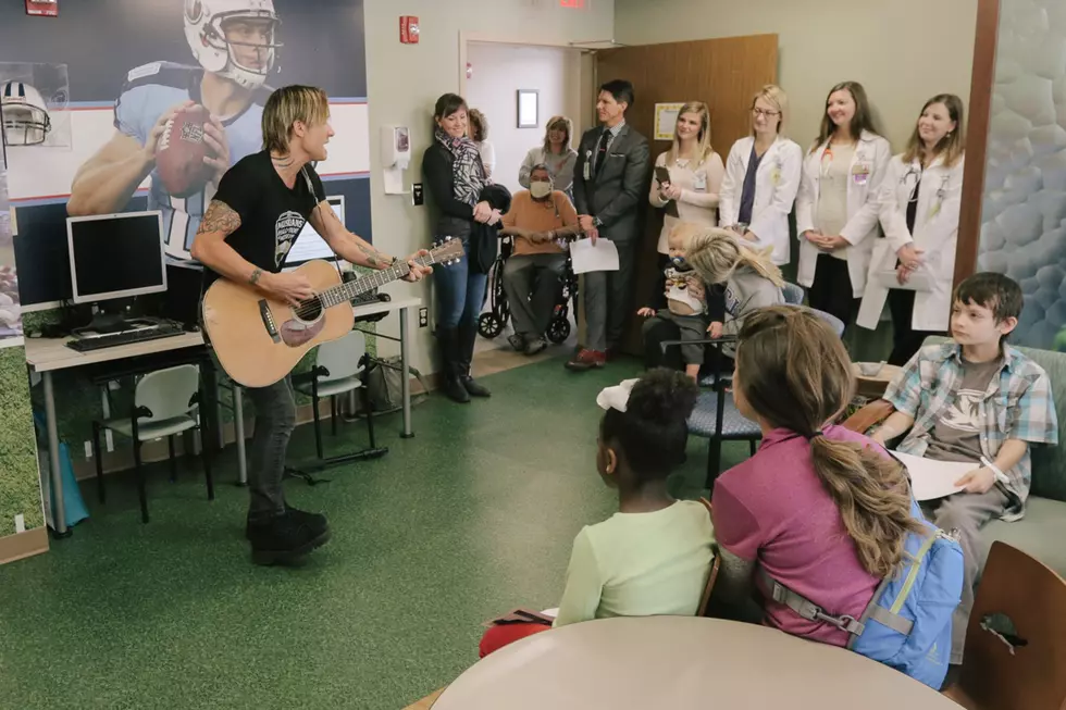Keith Urban Surprises Patients at Nashville Hospital for Musicians on Call
