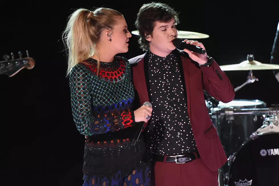 Kelsea Ballerini Performs With Lukas Graham at 2017 Grammy Awards