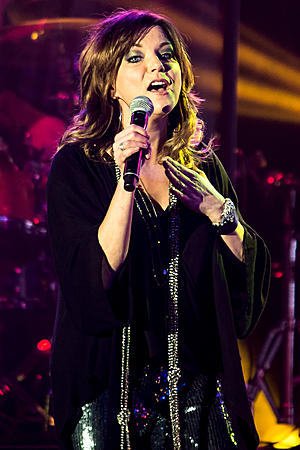 Country News: Martina McBride&#8217;s Charity  Helps Homeless Moms to Be
