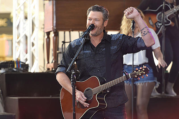 Blake Shelton Celebrates 23rd No.1 With &#8216;A Guy With a Girl&#8217;