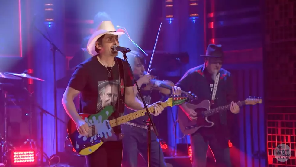 Brad Paisley Gets a ‘Contact High’ on ‘Tonight Show’