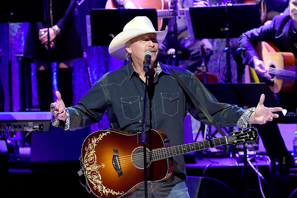 Alan Jackson’s Nashville Show Relies on Emotions, Memories