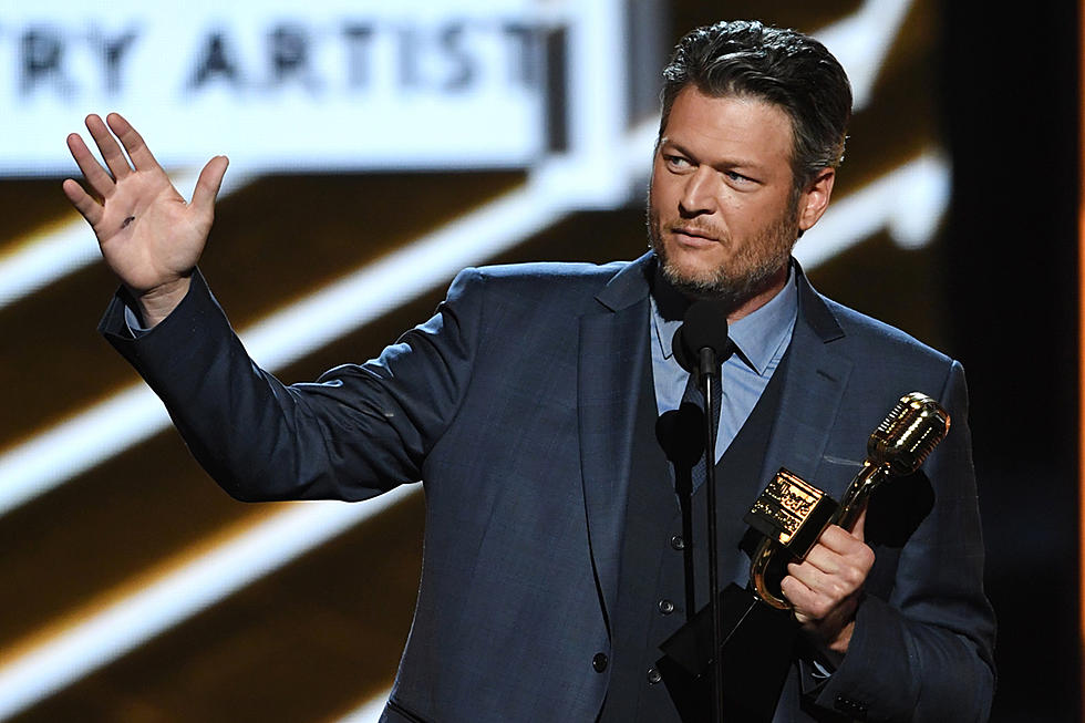 Blake Shelton Wins Top Country Artist at 2017 BBMAs