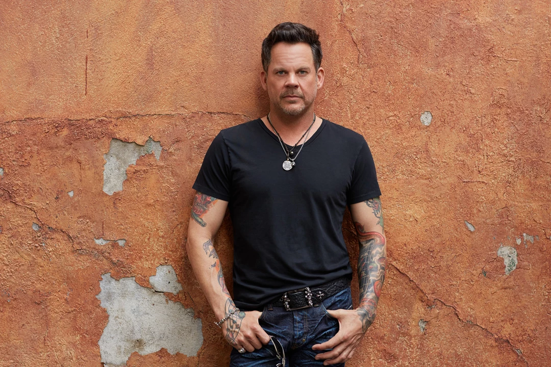 Gary Allan Serves Up a Warning With 'Waste of a Whiskey Drink'