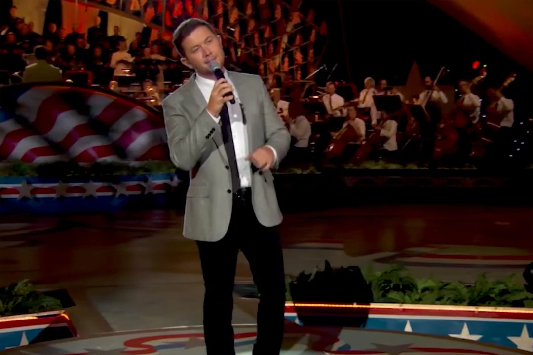 Scotty McCreery performing on the 2017 National Memorial Day Concert