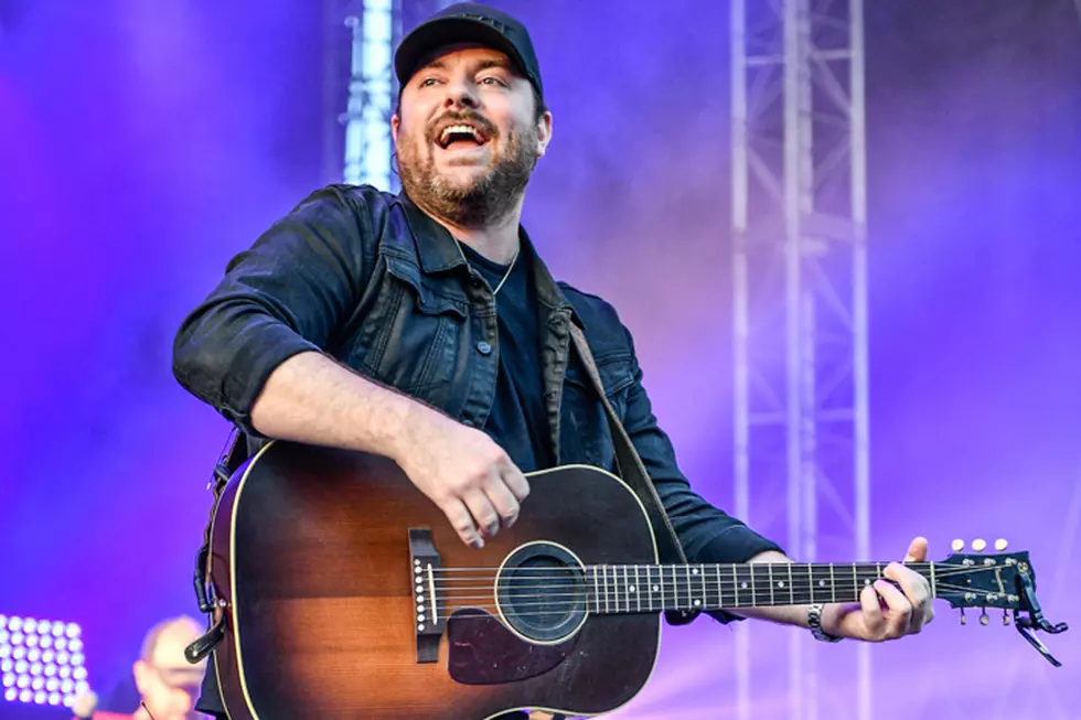 Chris Young Romances 2017 Taste of Country Music Festival [PICTURES]