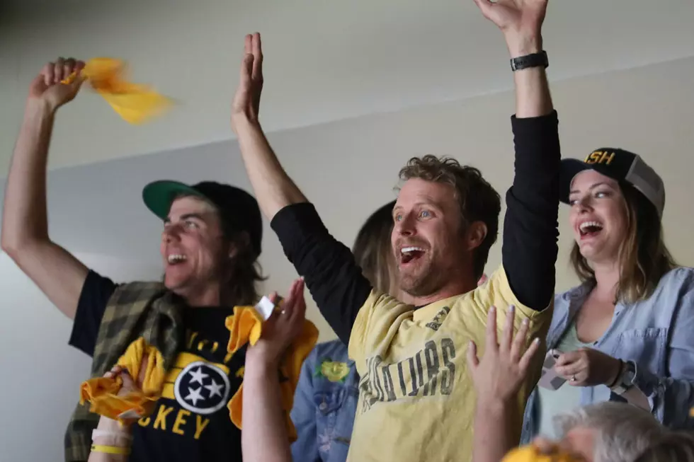 Dierks Bentley Lost a Bet, So He Had to Wear a Penguins Jersey on Stage